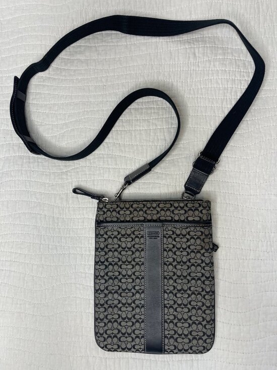 Coach Handbags - Coach Swingback Crossbody Bag Black Signature Print Leather Lightweight Travel